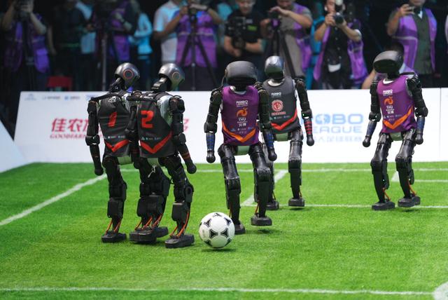 九游会网页版 -莎拉波娃重返赛场，表现优异首场状态出色，雄鹿观众沸腾！的简单介绍