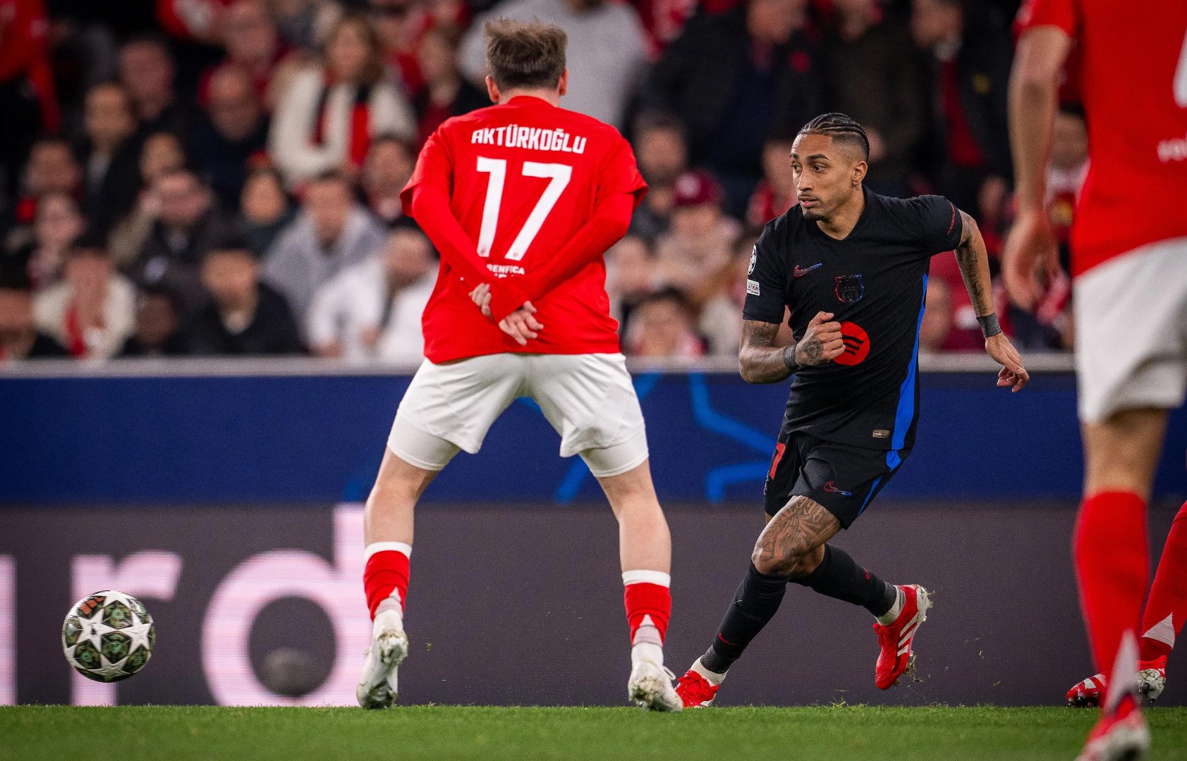 九游会网站 -本菲卡迎意甲关键赛;今晚远射贴柱;管理层满意;身体对抗强度拉满的简单介绍