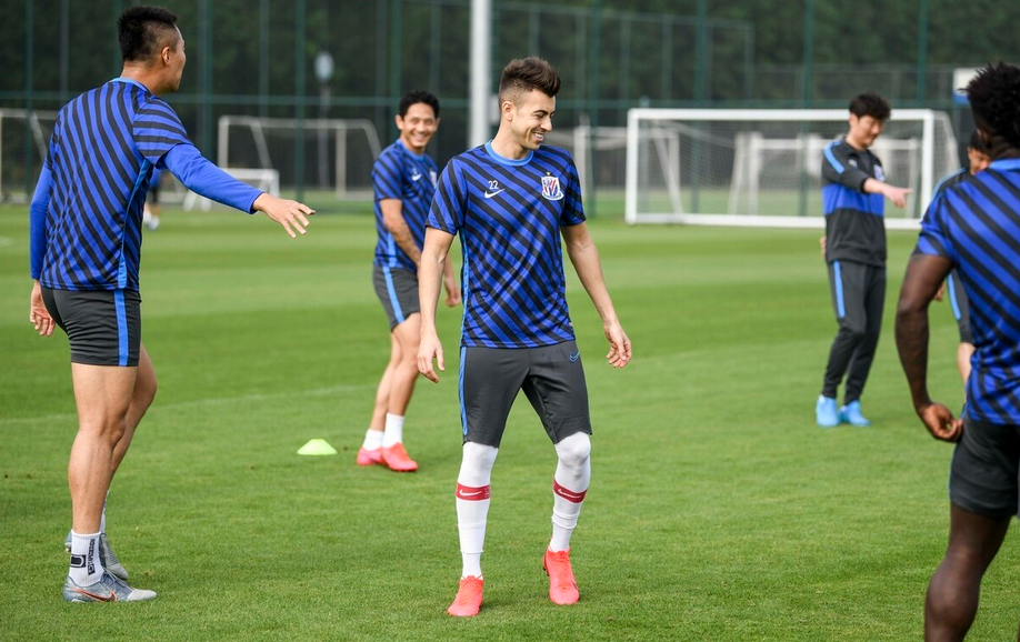 j9九游会中国 -关于中超倒计时;瓦伦西亚转会期更衣室发声;细节引发关注;信心回归;心理建设被强调的信息