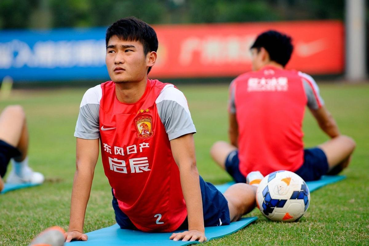 九游会网站 -赛前体能课后，尼斯临场应变备战亚冠，底气十足，控场能力受关注(信仰之跃手柄是哪三个键)